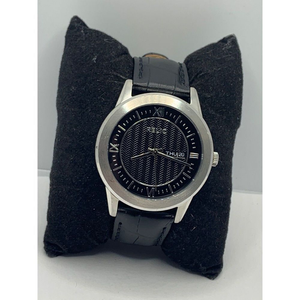 Relic ZR77267 Men's Black Leather Analog Black Dial Quartz Genuine Watch NA19